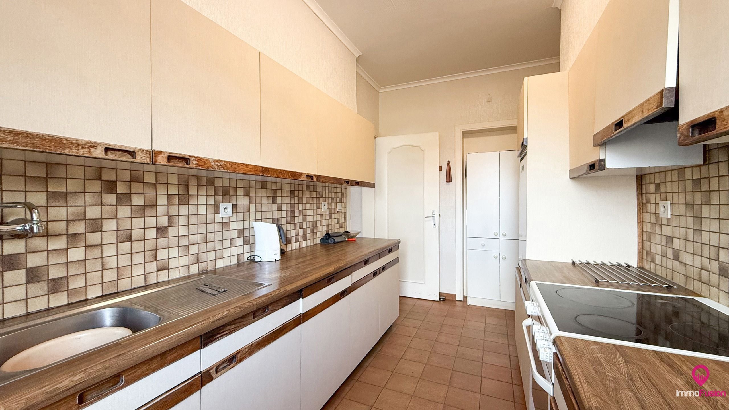 Ruime boerderij op ±33a met stallen en renovatiepotentieel! foto 9
