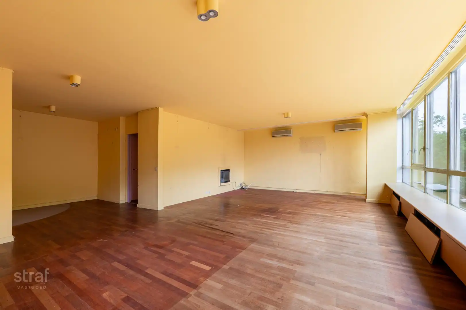 Te renoveren 3-slaapkamerappartement  in de Panorama Tower op Linkeroever foto 3