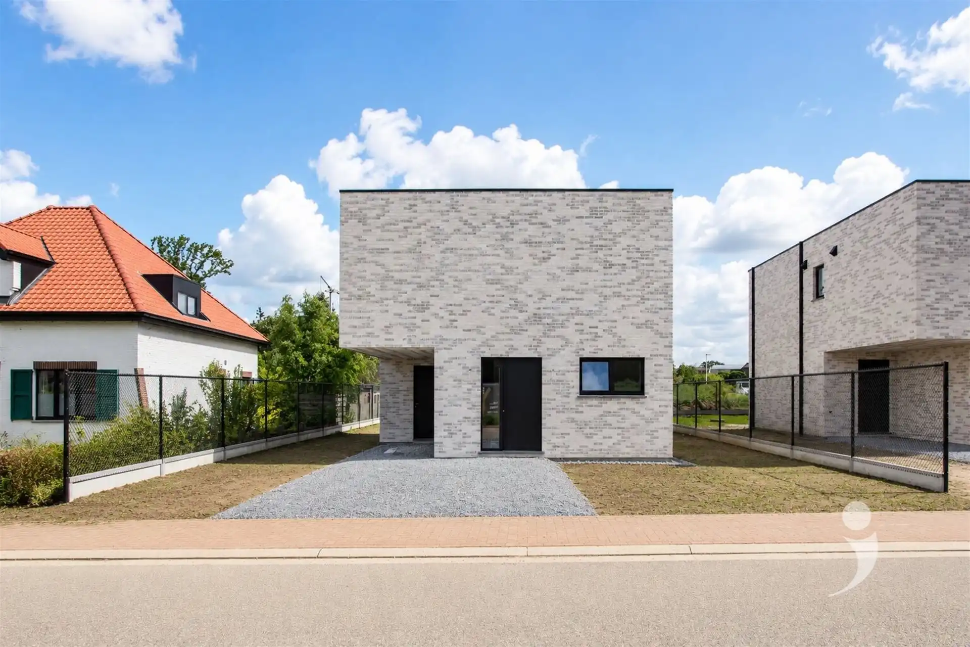 Knappe nieuwbouw woning op een rustige locatie!  foto {{pictureIndex}}