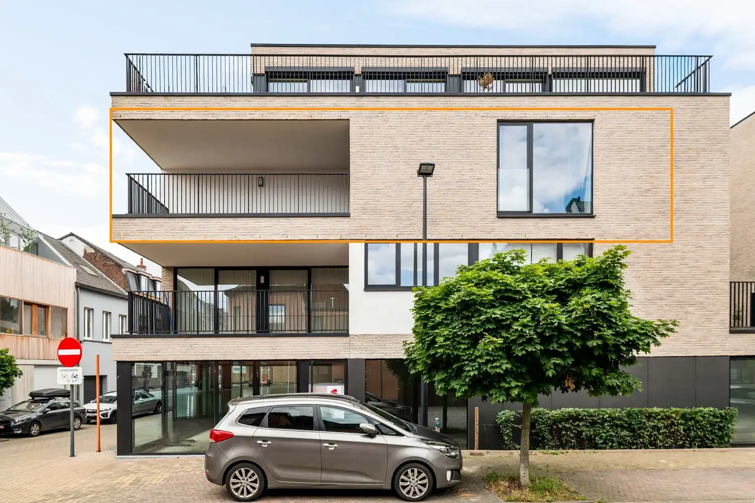 Energiezuinig app. met 1 slpkr terras en autostaanplaats te Aalst foto {{pictureIndex}}