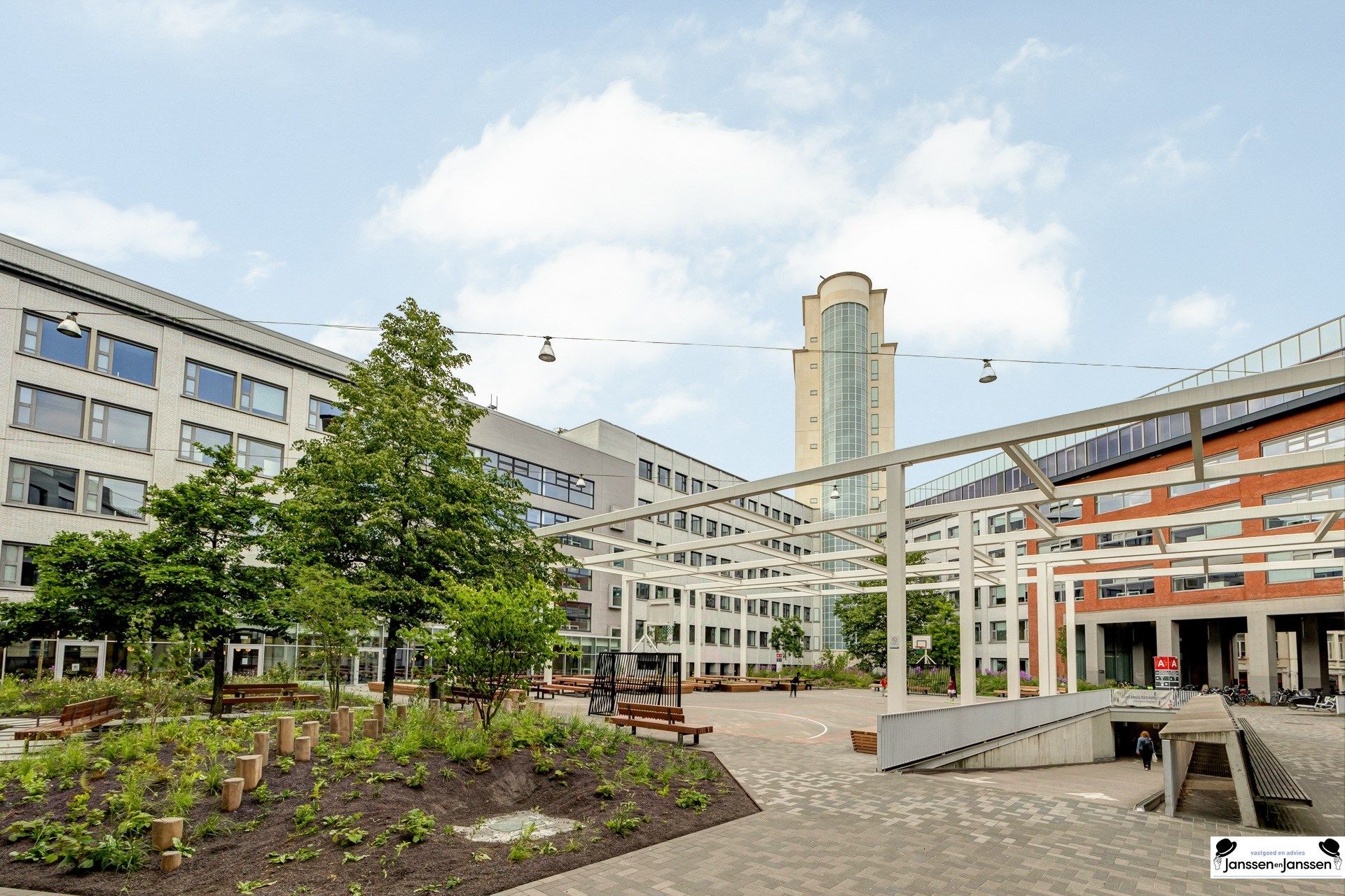 Gerenoveerd herenhuis met architecturale gevel  foto 27