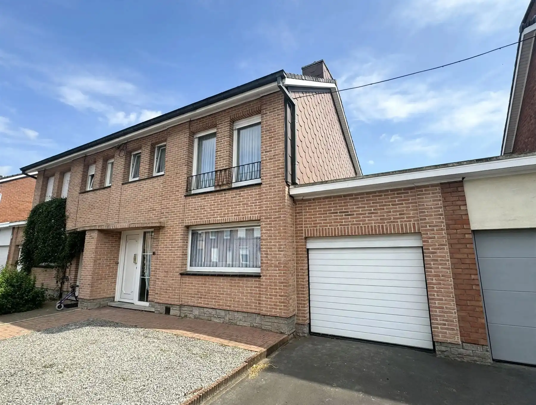 instapklare woning met drie slaapkamers foto {{pictureIndex}}