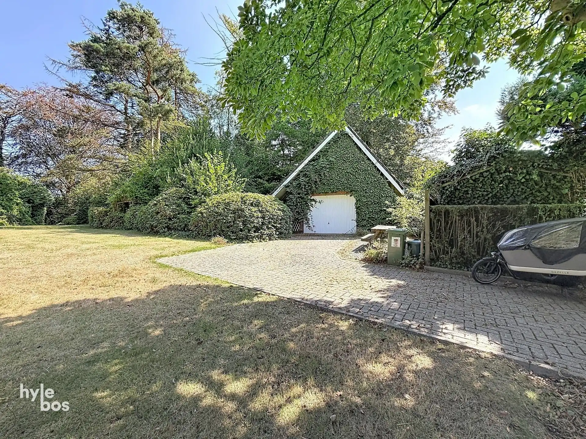 Ruime open bebouwing met zeer grote tuin foto 23