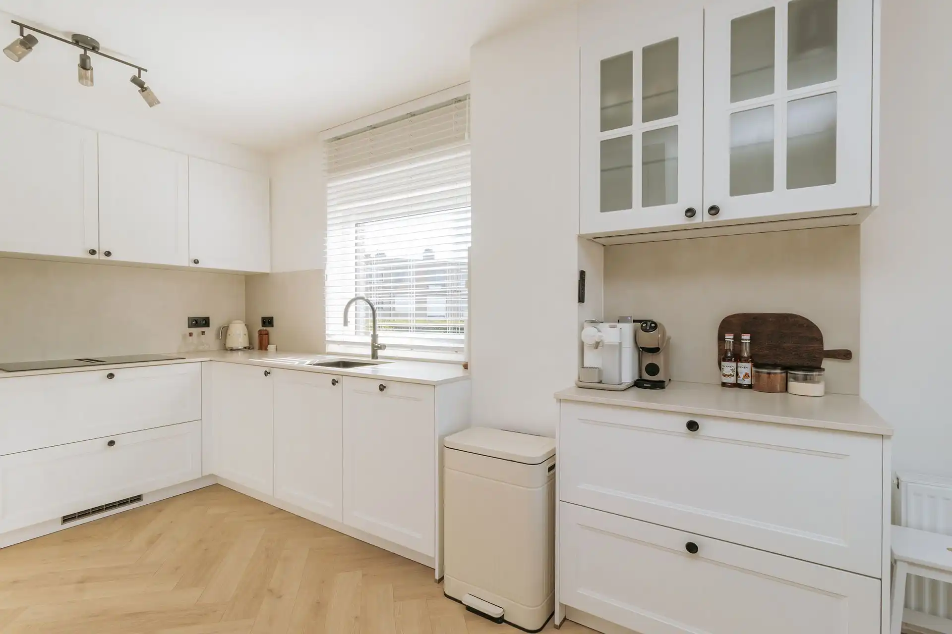 Instapklaar appartement in rustige woonwijk in Aartselaar foto 8