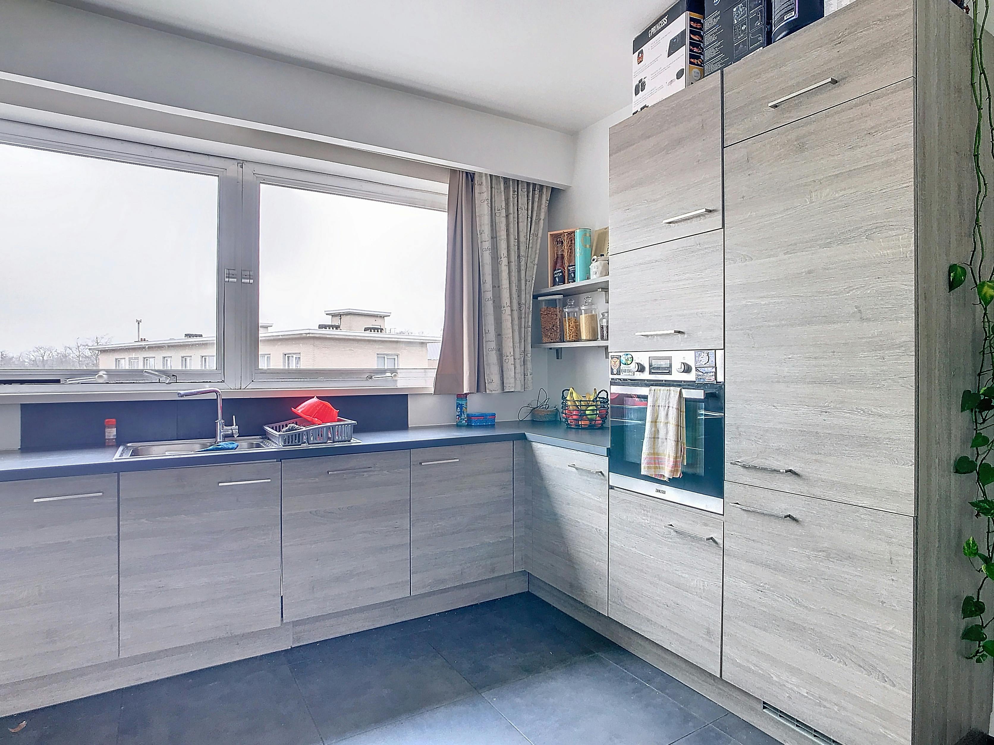 Centraal gelegen ruim appartement met garage te Beveren  foto 7