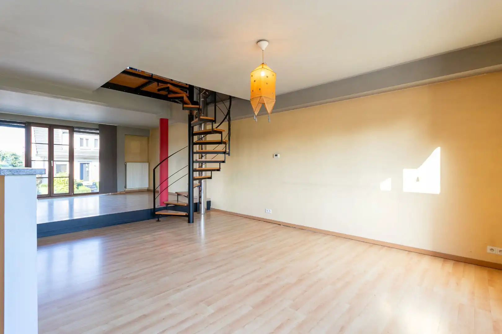 Karaktervolle architectenwoning (EPC B) met 3 slpks, garage en tuin te Lot foto 3