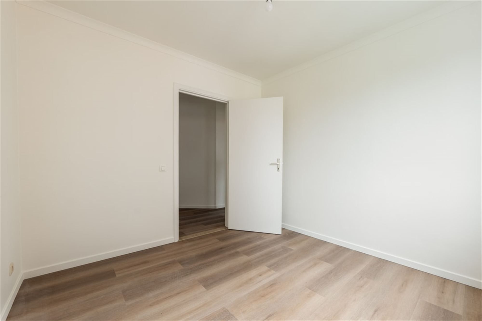 KNAP APPARTEMENT MET 2 SLKS EN PARKEERPLAATS VLAKBIJ HET CENTRUM VAN SINT-TRUIDEN  foto 22