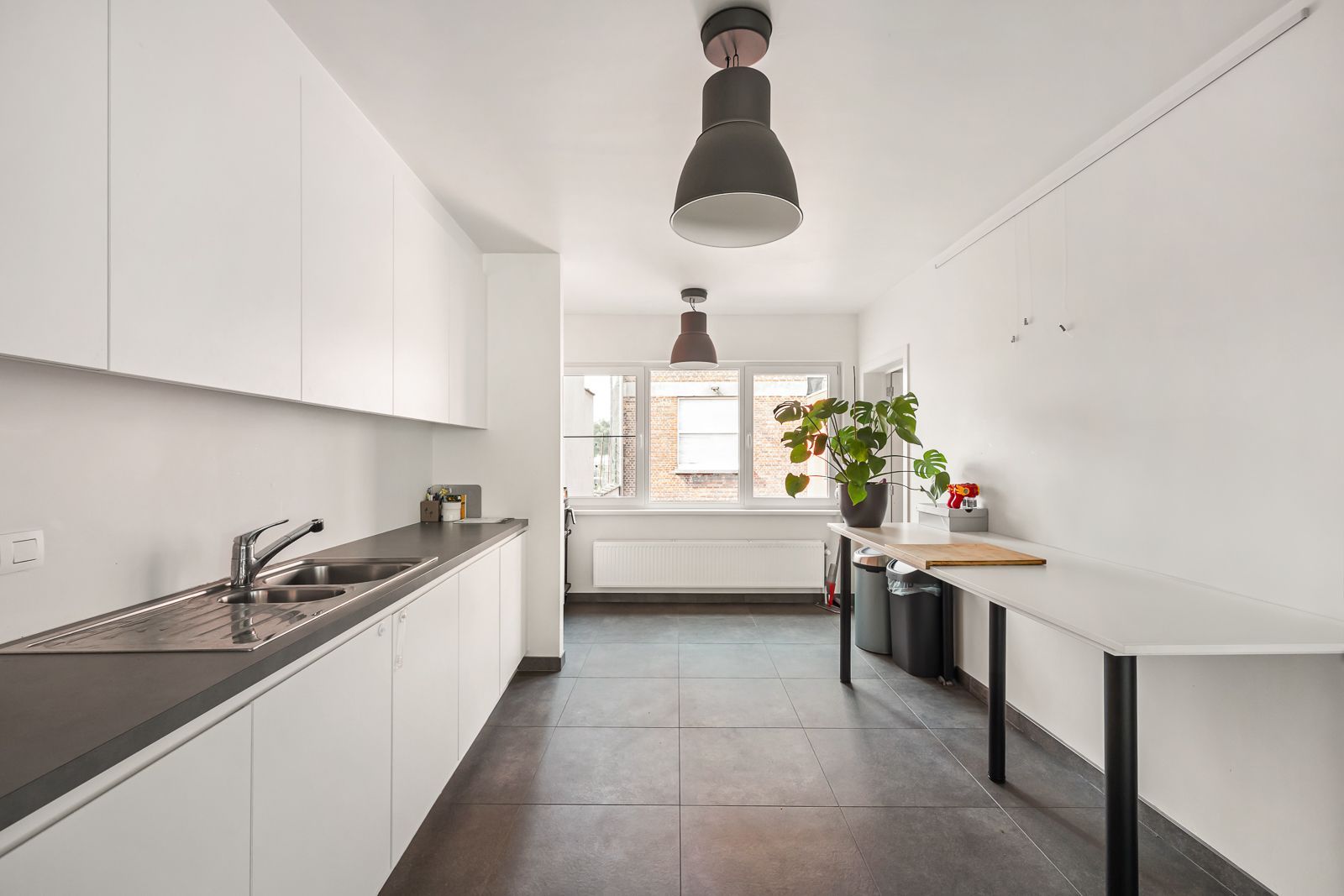 Trendy en ruim appartement met autostaanplaats en tuin in hartje Kapellen! foto 6