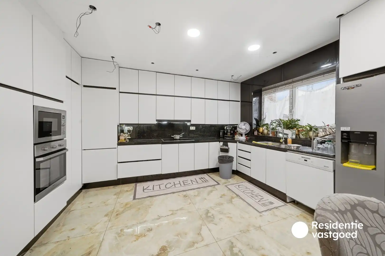 Halfopen woning met tuin en garage te koop foto 11