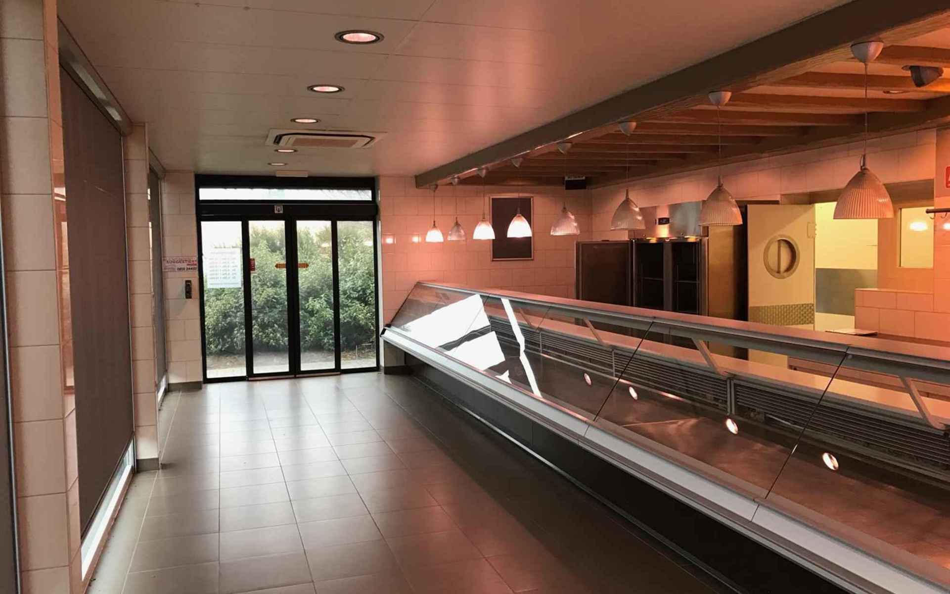 Instapklare winkelruimte van 138 m² in drukbezocht retailcomplex met Aldi foto {{pictureIndex}}