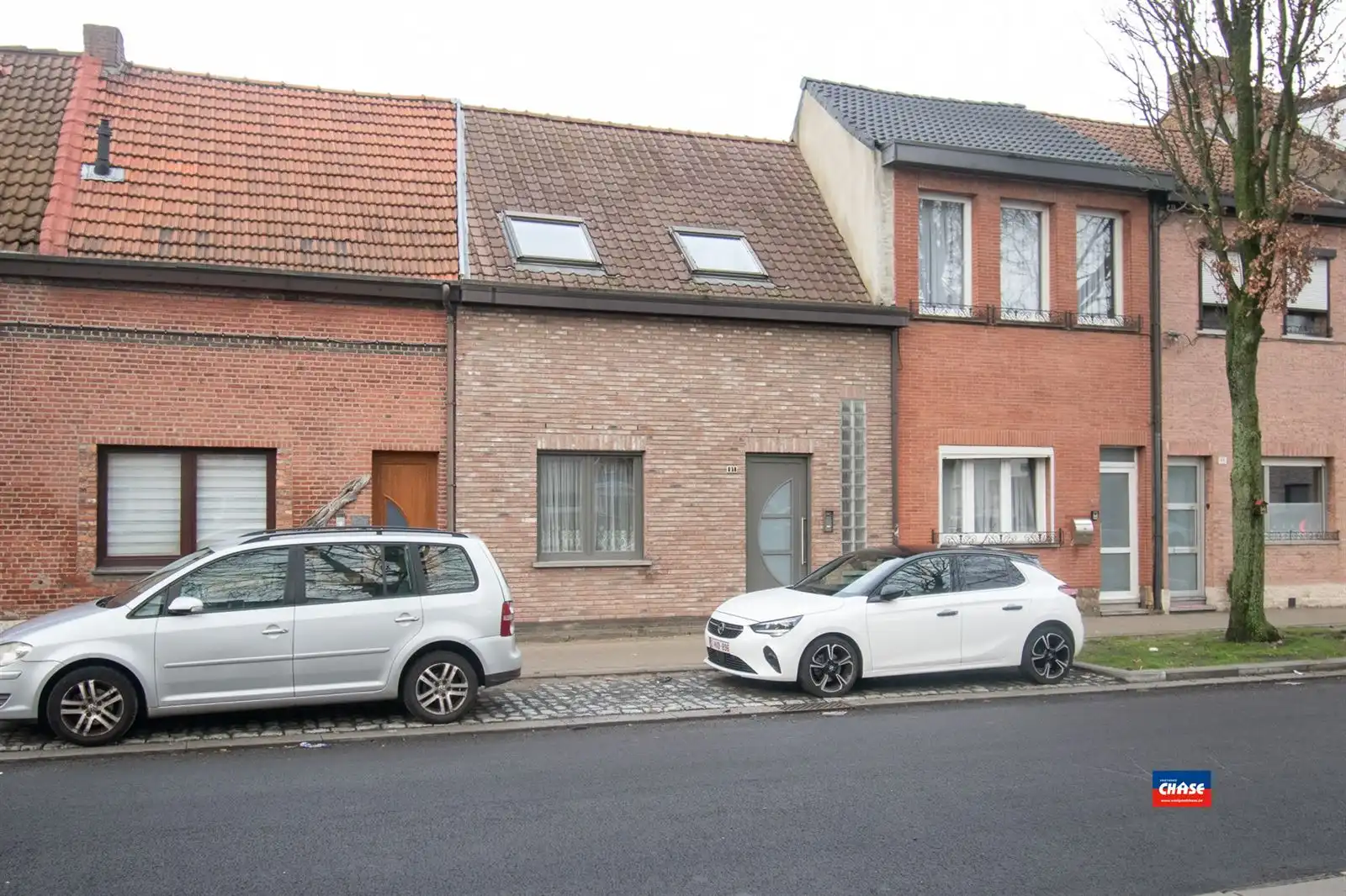 Hoofdfoto van de publicatie: Volledig gerenoveerde woning met 2 slpks en mooie tuin