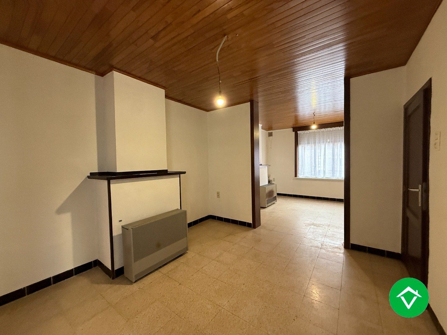 Woning met 3 slaapkamers en koer te centrum Roeselare foto 5