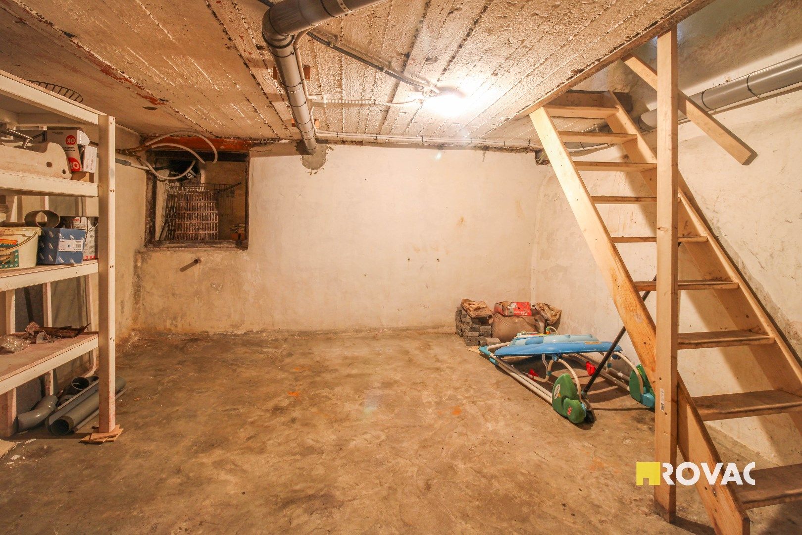 Ruime rijwoning met tuin! foto 19