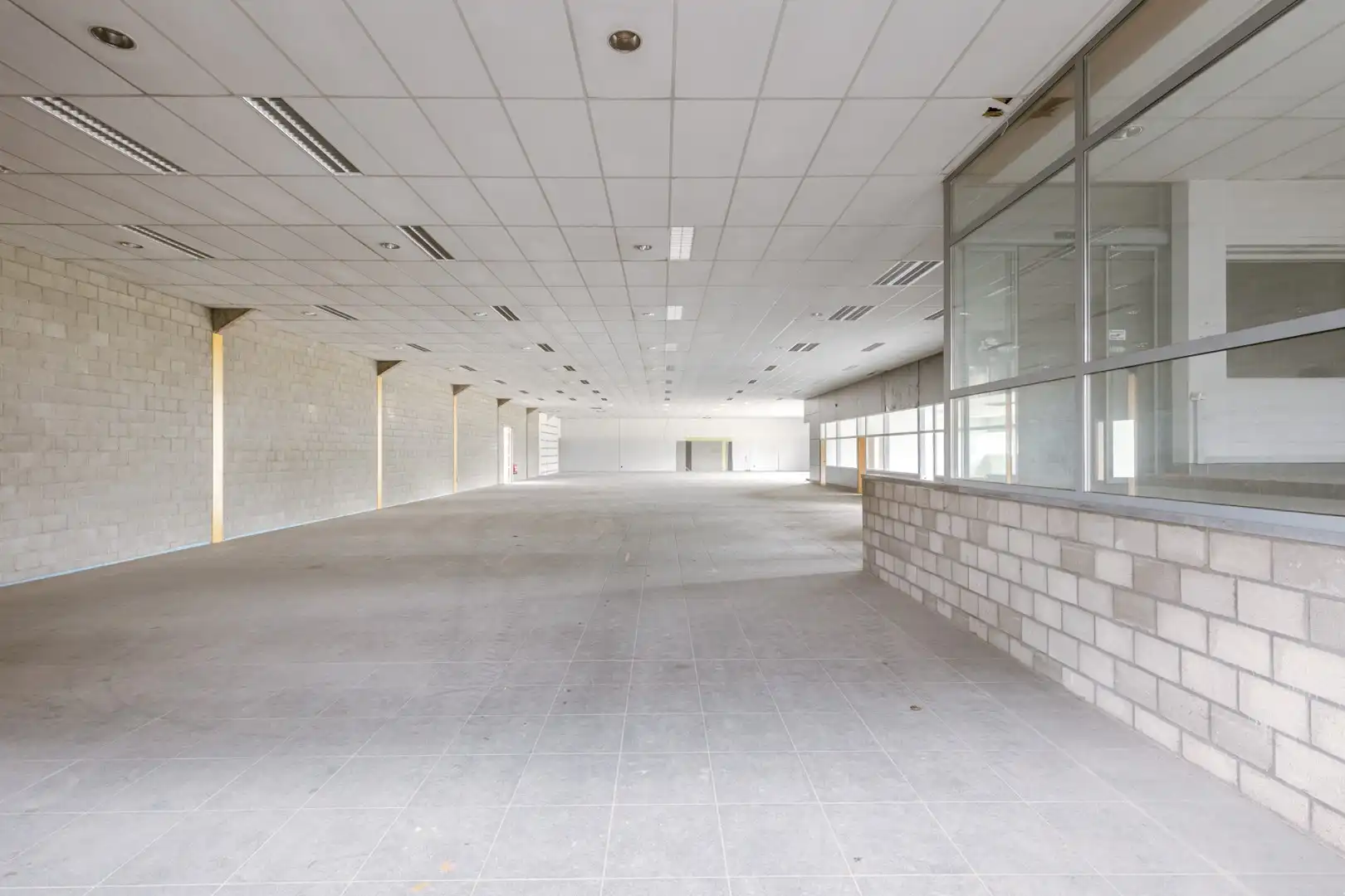 Industriegrond van 14.768 m² met bedrijfsgebouw van 3.025 m² te koop foto 8