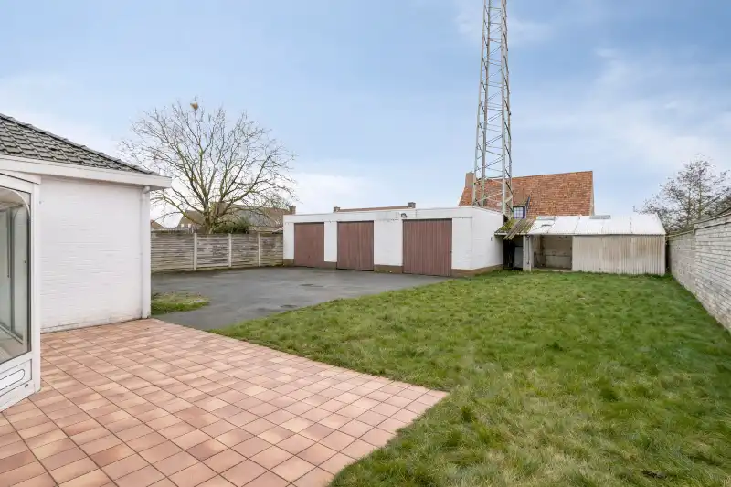 Bijzonder ruime woning met garage voor 3 wagens en ateliermogelijkheden foto 13