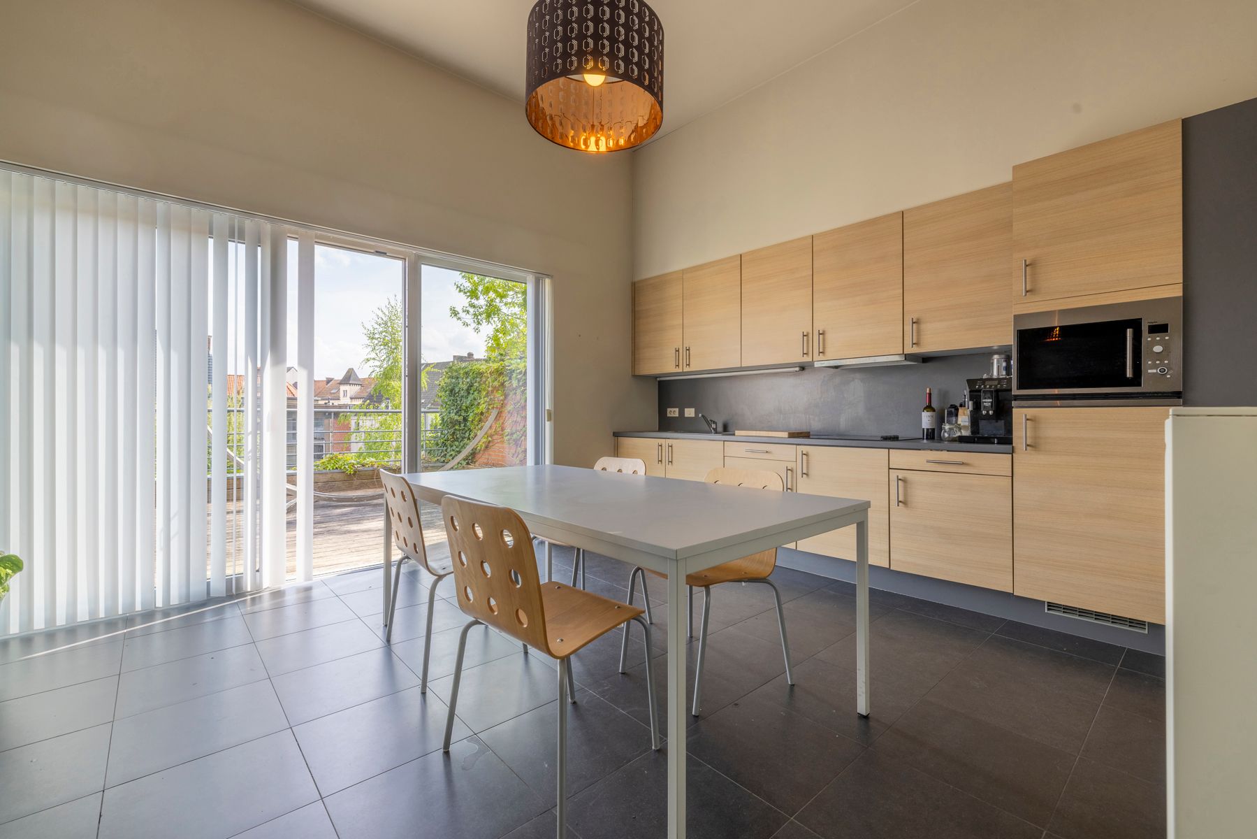 Appartement met 2 slpks, binnenstaanplaats en groot terras! foto 5