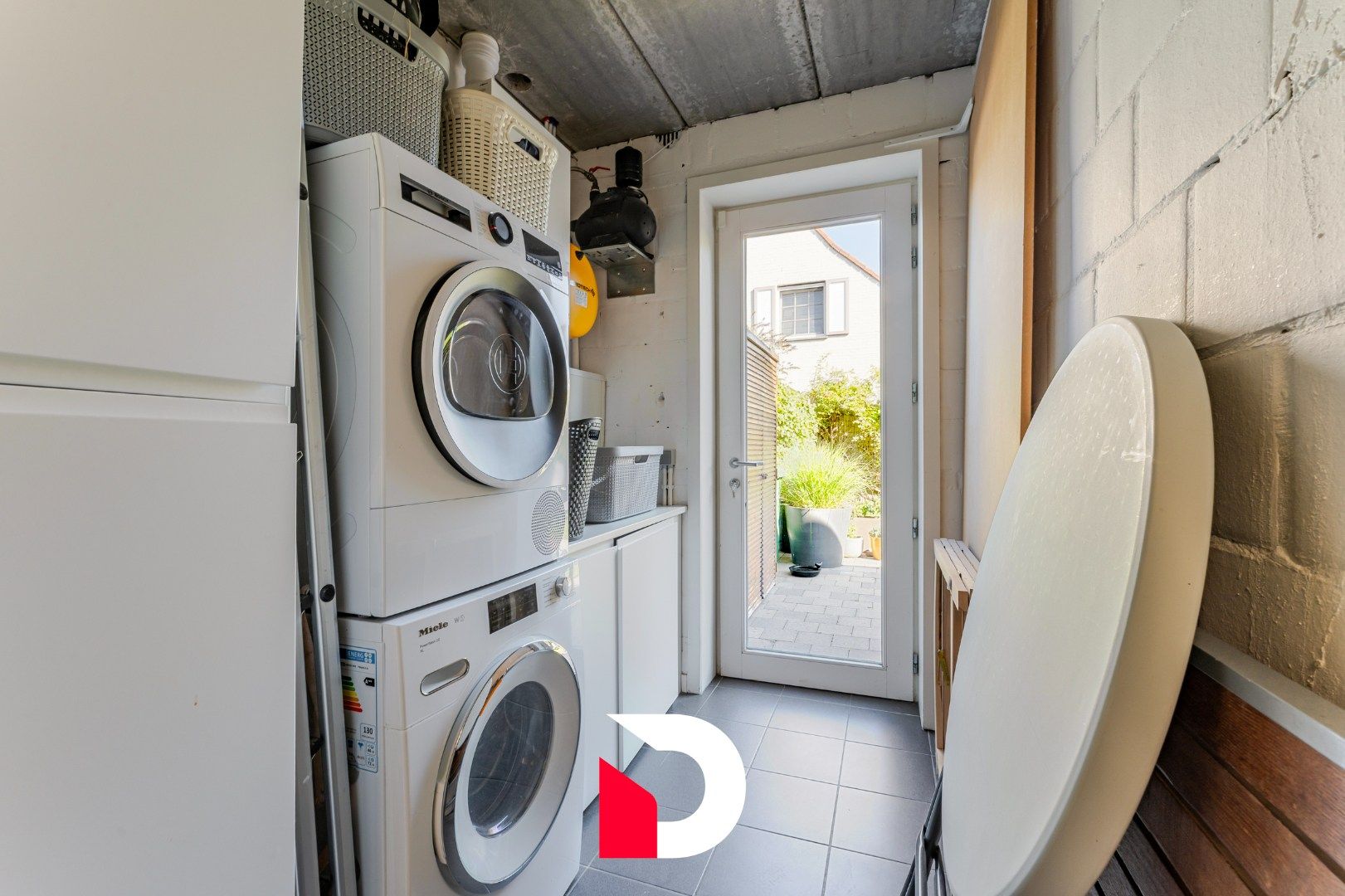 Charmante halfopen en instapklare woning in centrum Moerkerke foto 22