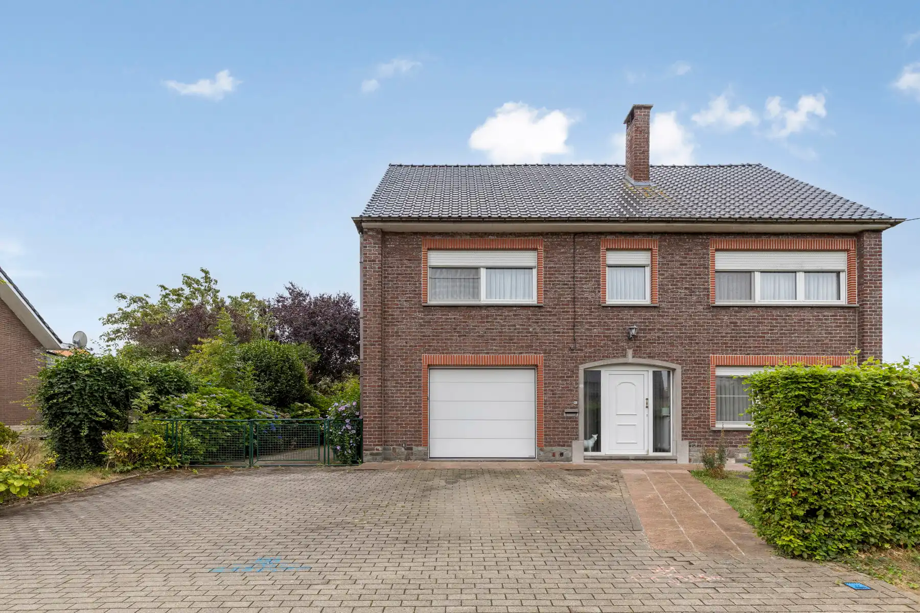 Landelijk gelegen huis met 4 kamers, garage & prachtige tuin foto 2