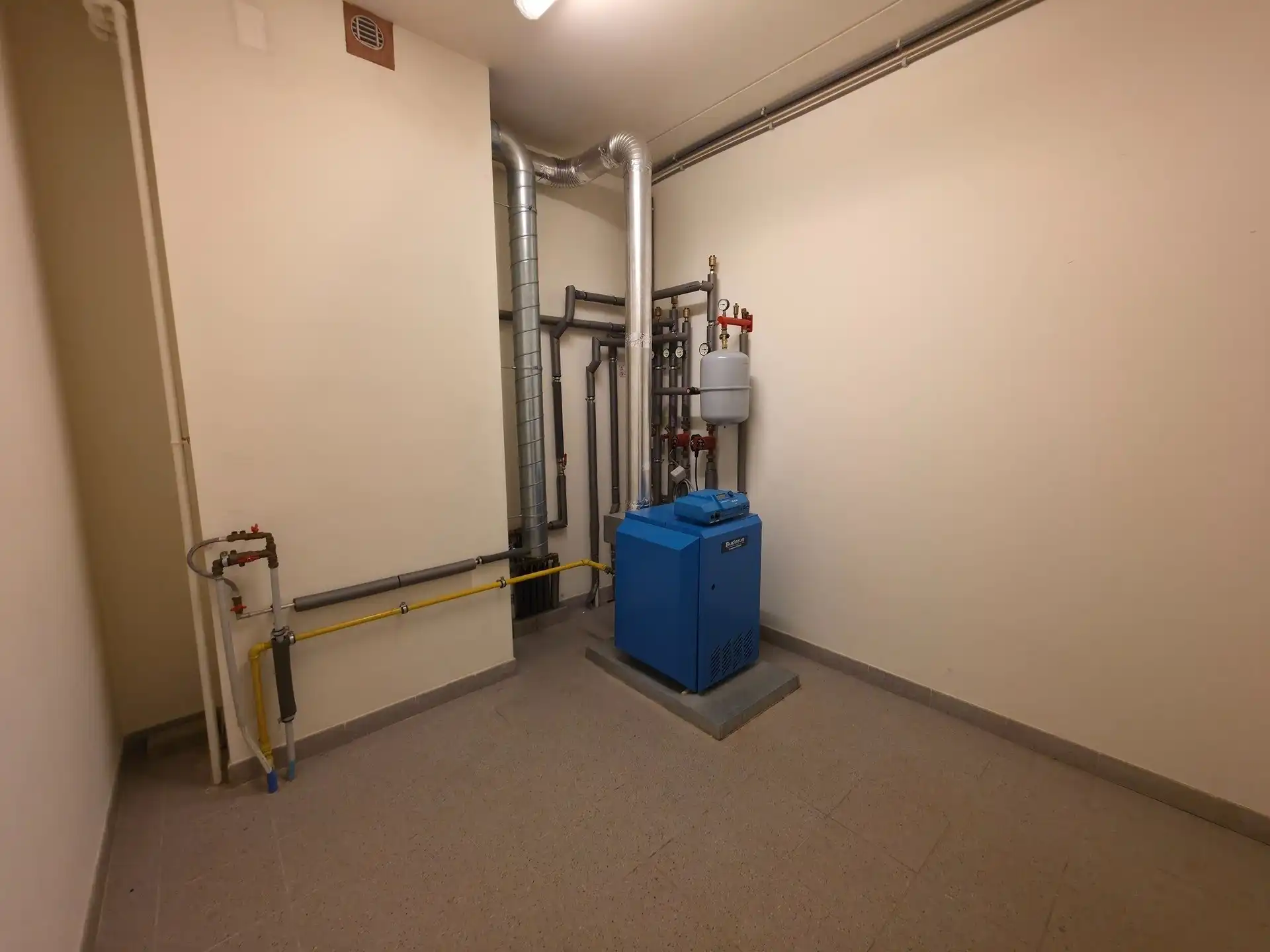 Handelspand/kantoor van 372m² in het hart van Denderhoutem foto 15