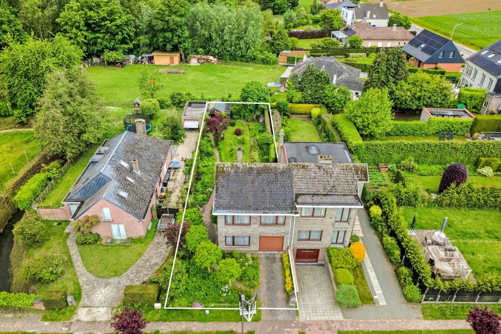Te koop in Merchtem – Halfopen bebouwing met zonnige tuin op 4a 84ca foto 2