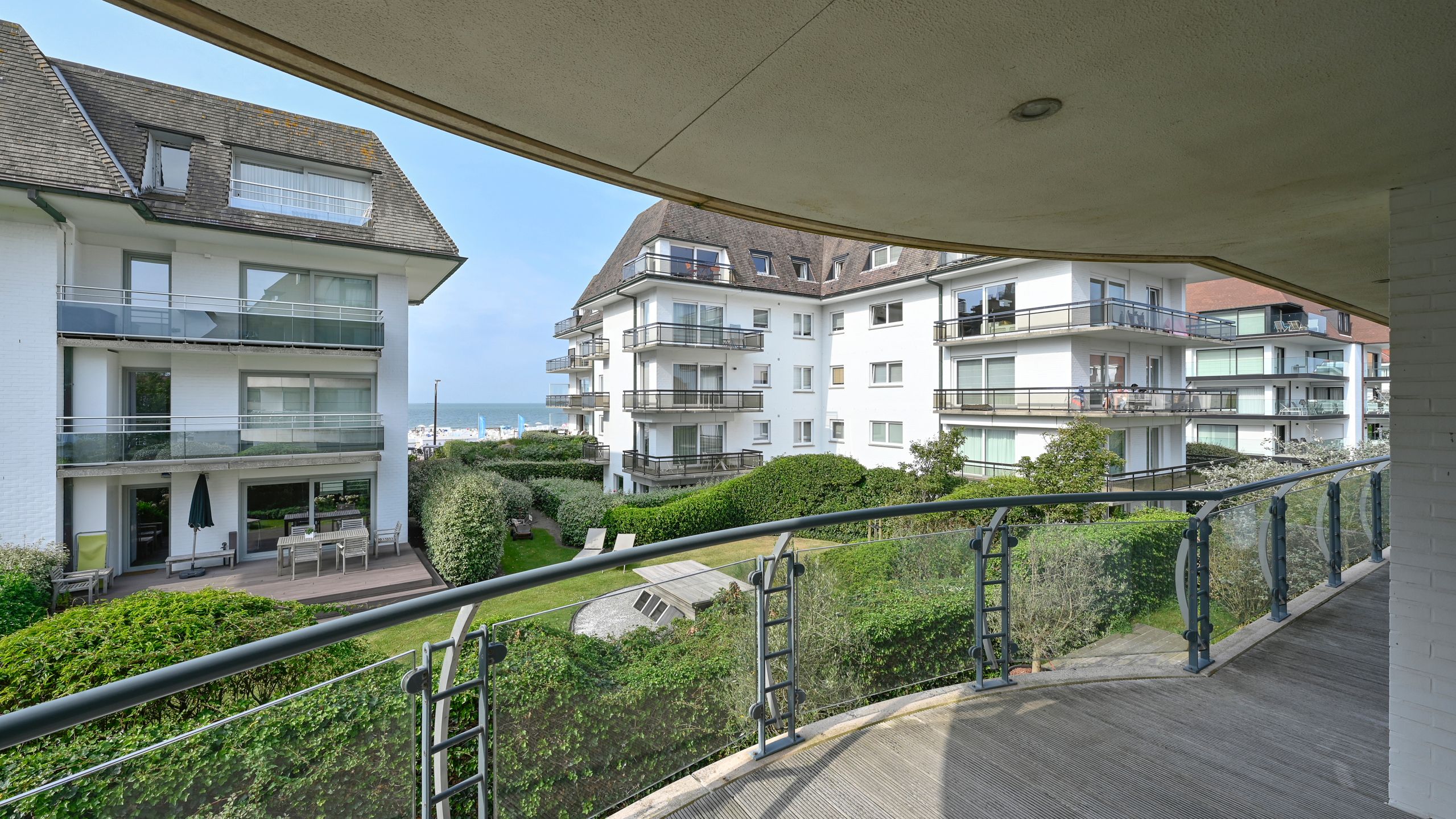 Top gelegen appartement met goed zeezicht in villaresidentie [Kustlaan - Knokke Zoute]. foto 2