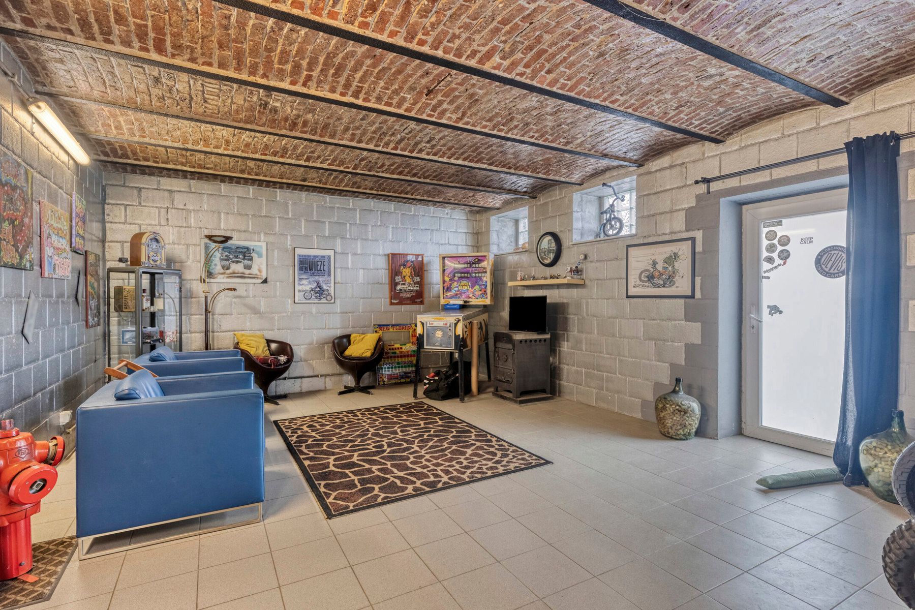 Ruime woning met aanpalende loods op toplocatie. foto 22