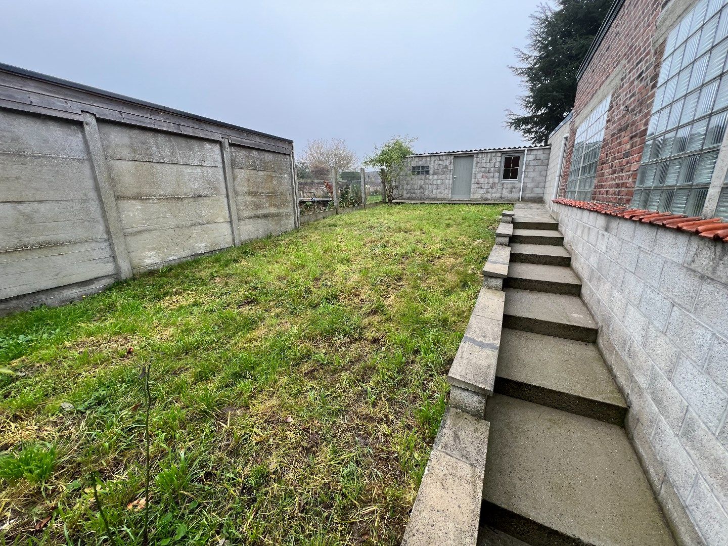 Ruime rijwoning met 3 slpks, terras en tuin in het gezellige Hoegaarden foto 3