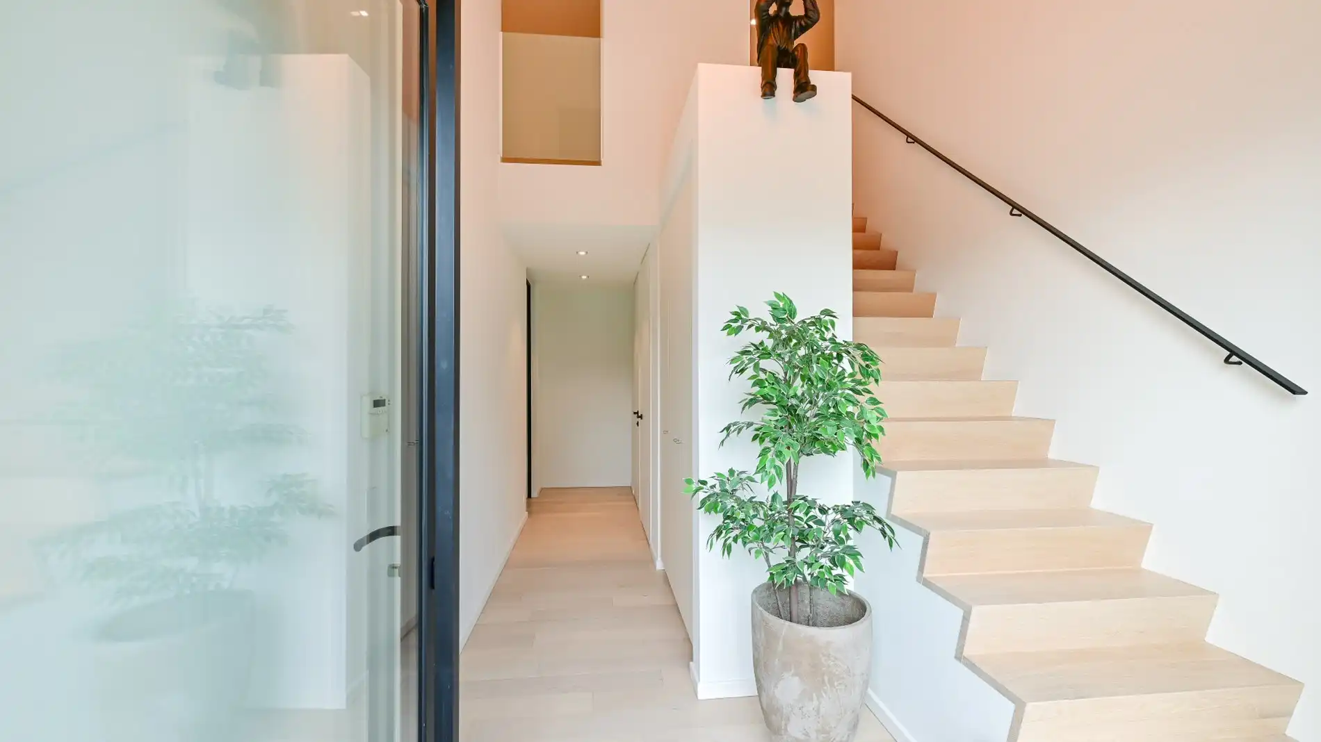 Hedendaagse villa (°2017) gelegen vlakbij het centrum van Knokke. foto 16