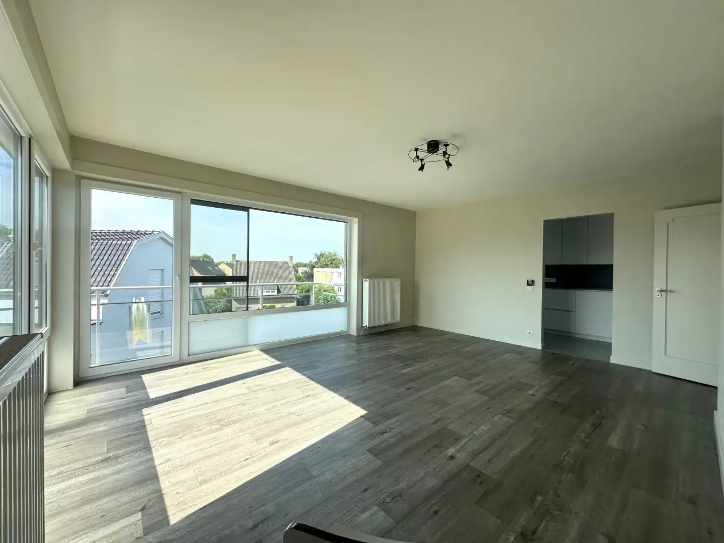 Lichtrijk appartement met drie slaapkamers foto 4