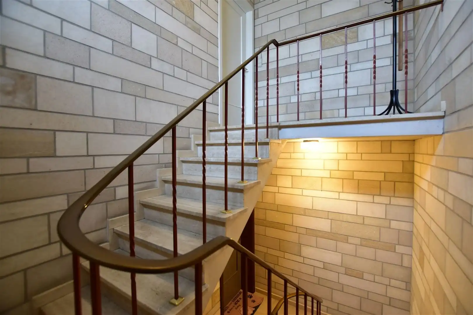 Gerenoveerd appartement te Sint-Gillis foto 13