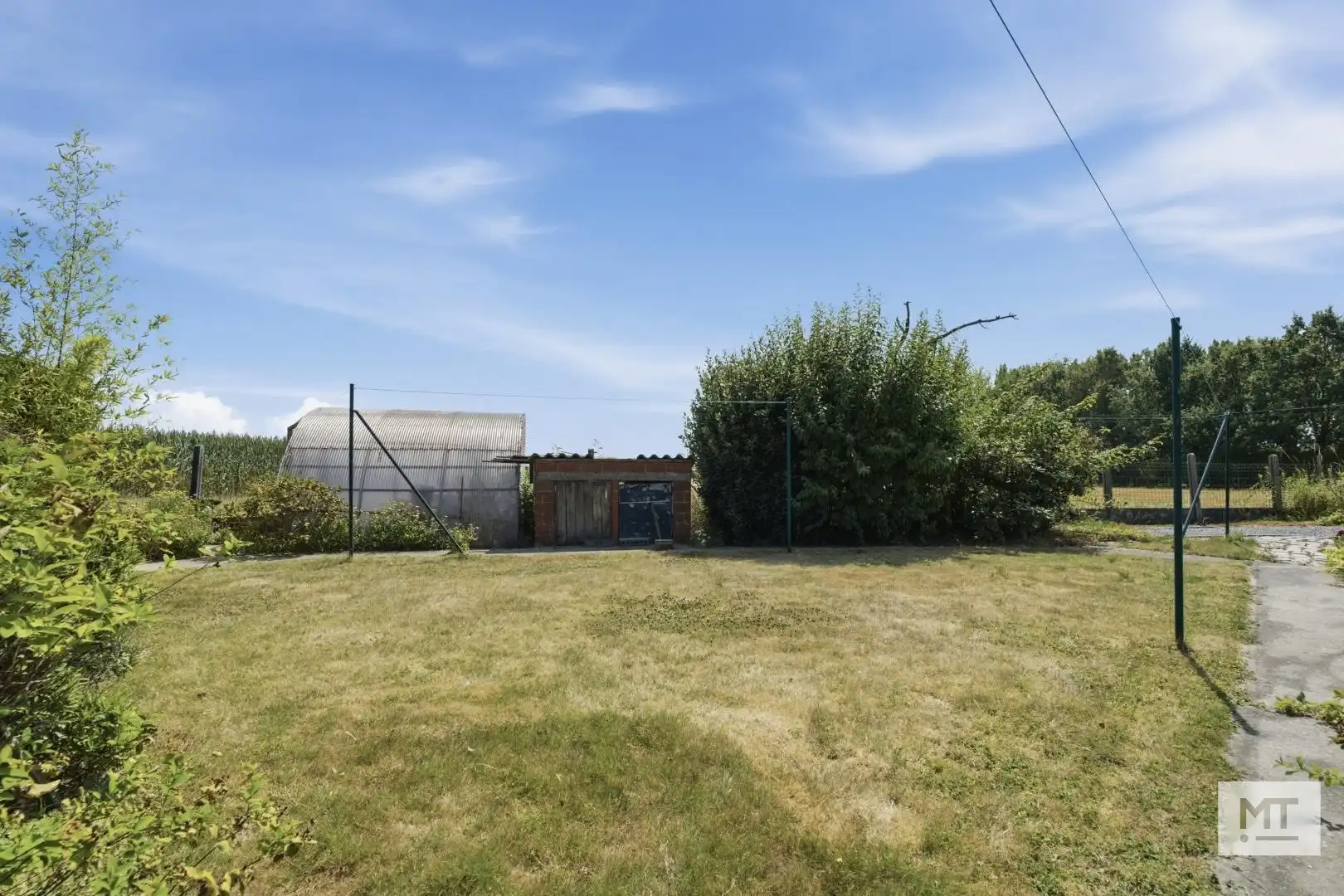 Te renoveren alleenstaande woning op een landelijke locatie in Wijtschate foto 6