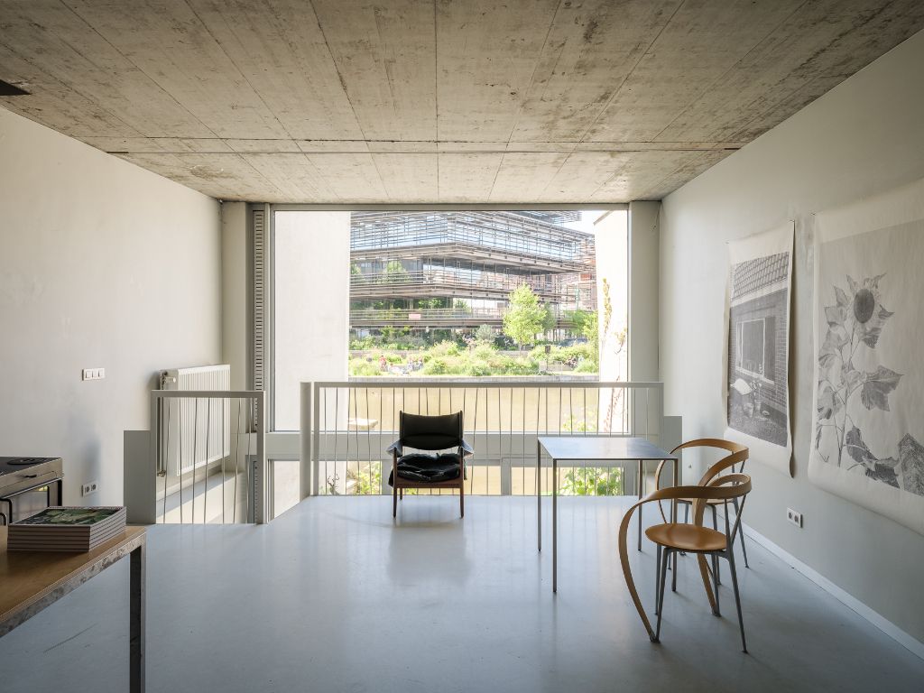 Architecturale handelsruimte op een absolute toplocatie foto {{pictureIndex}}