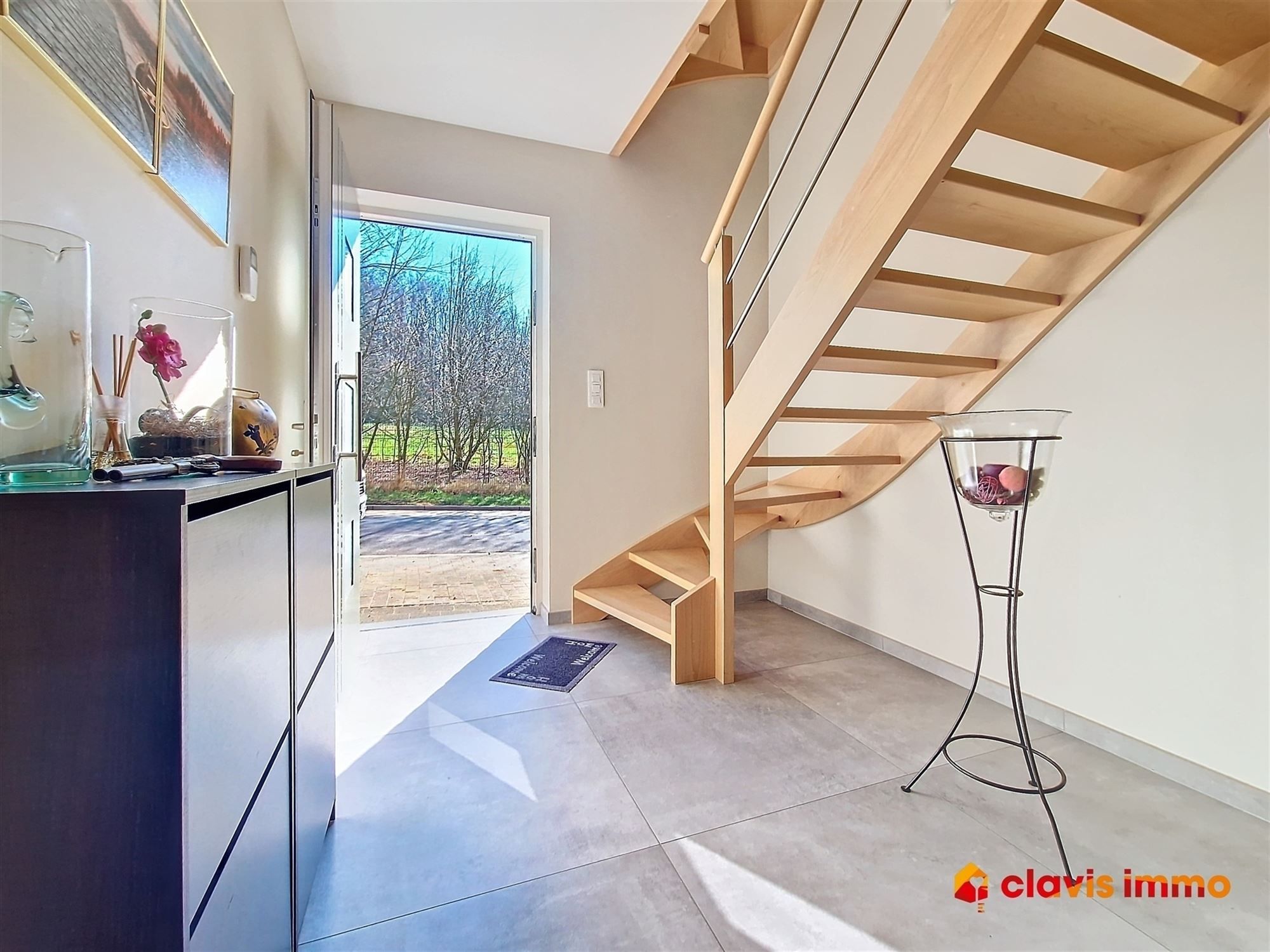 Aangename en recente woning (2022) met mooie tuin foto 10