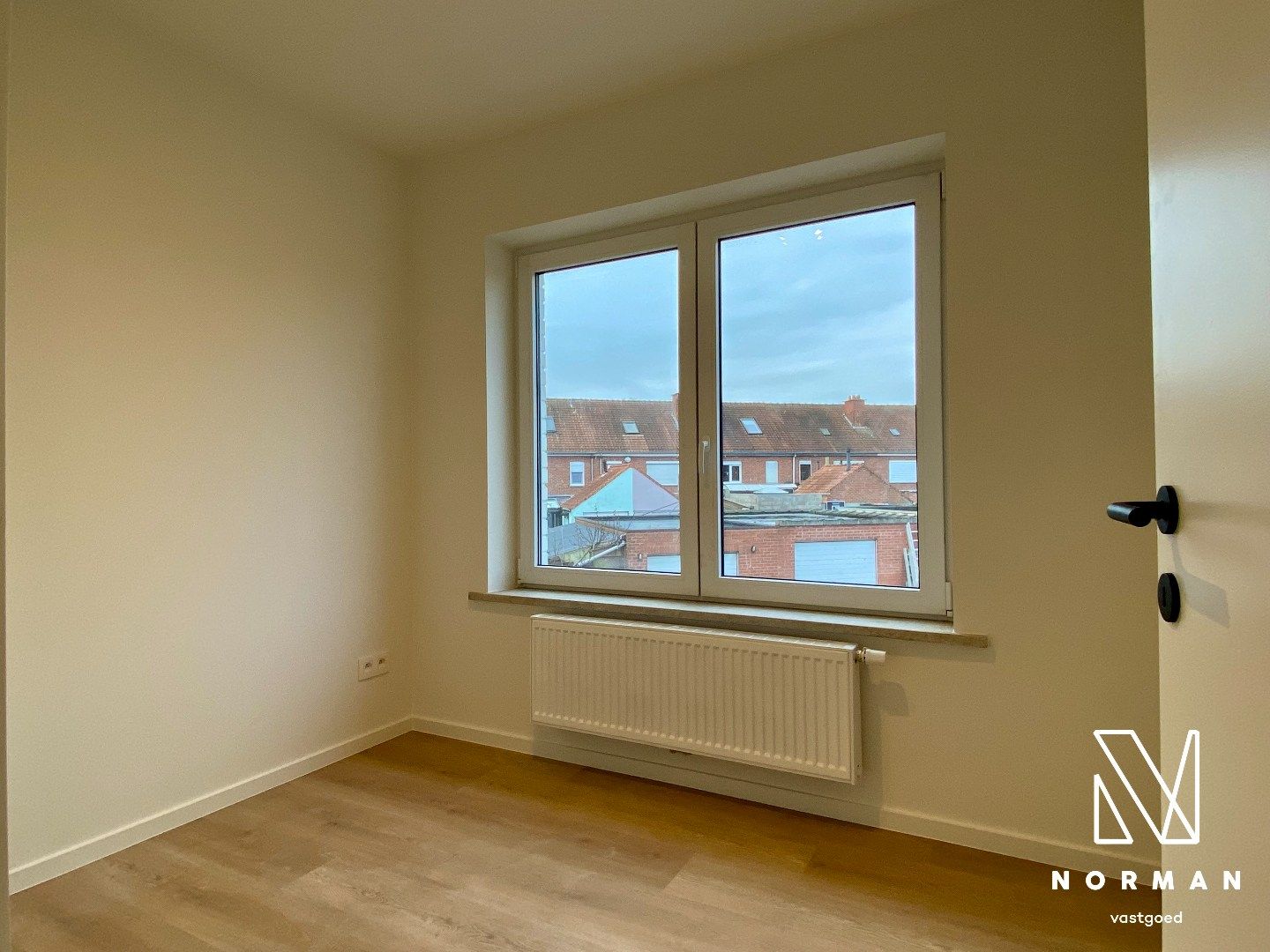 Hedendaags gerenoveerde woning met tuin, garage en 3 slks. foto 12