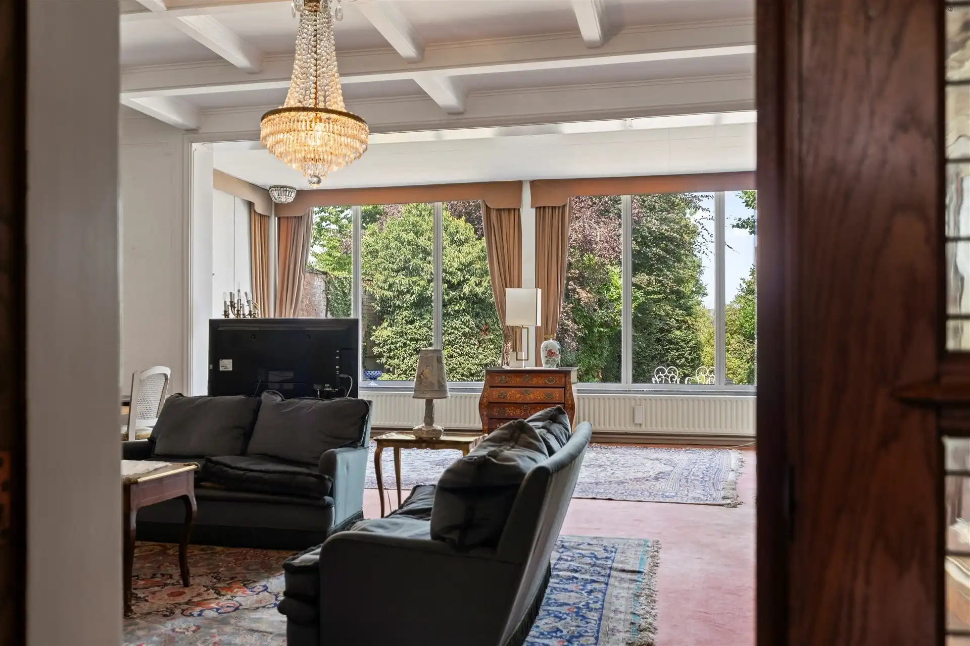 Voormalige dokterswoning, zeer unieke woning mt grote oppervlakten foto 8