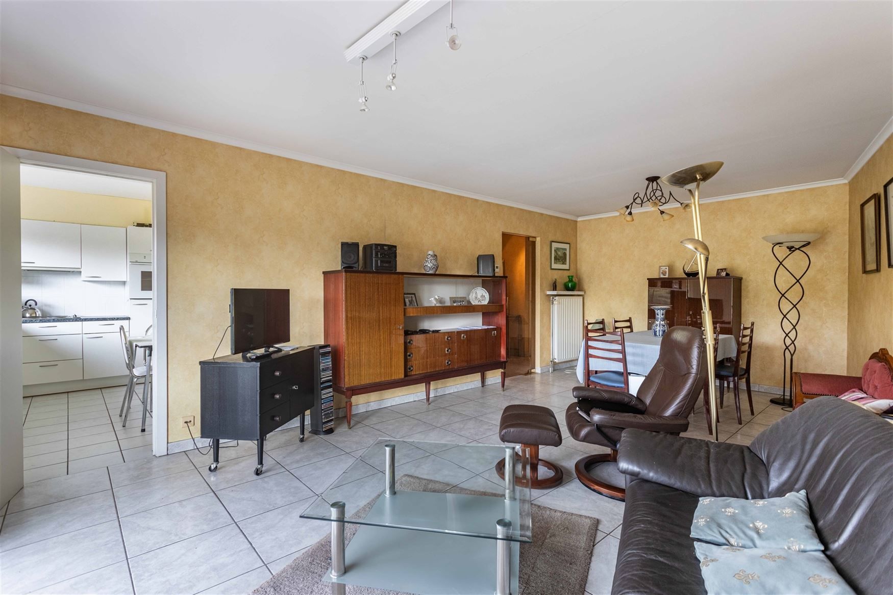 Instapklaar appartement met zonnig terras en topligging in Oudenaarde! foto 4