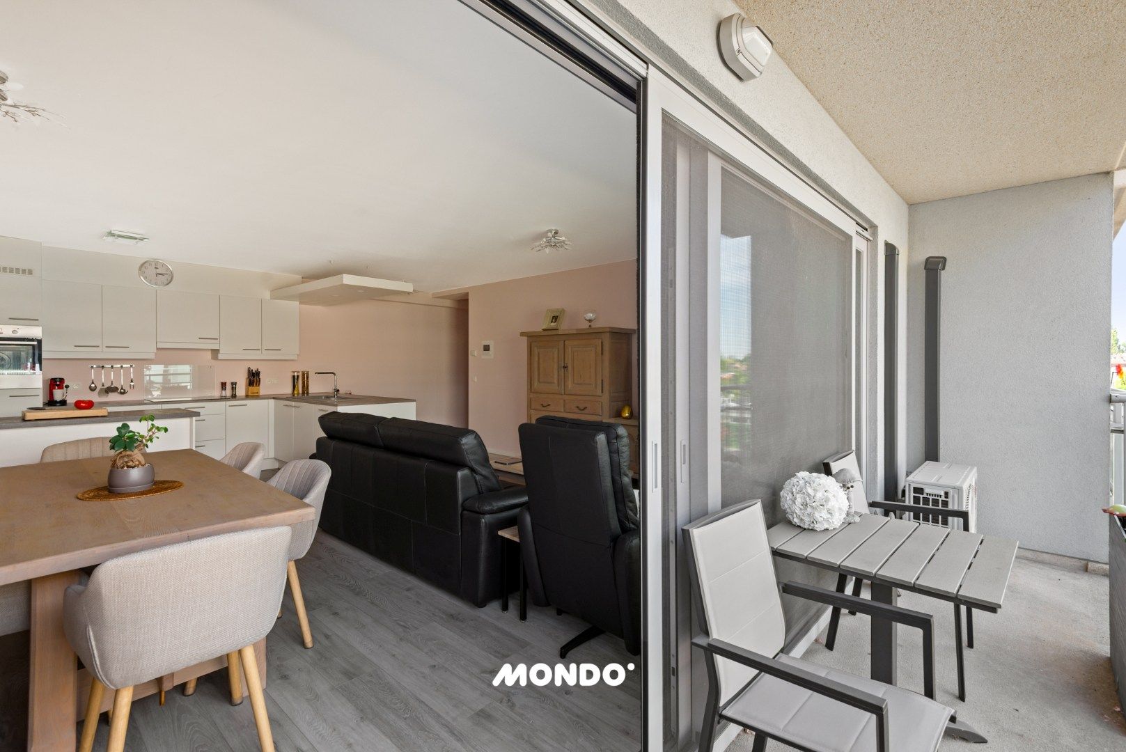 Instapklaar appartement met 2 slaapkamers! foto 17