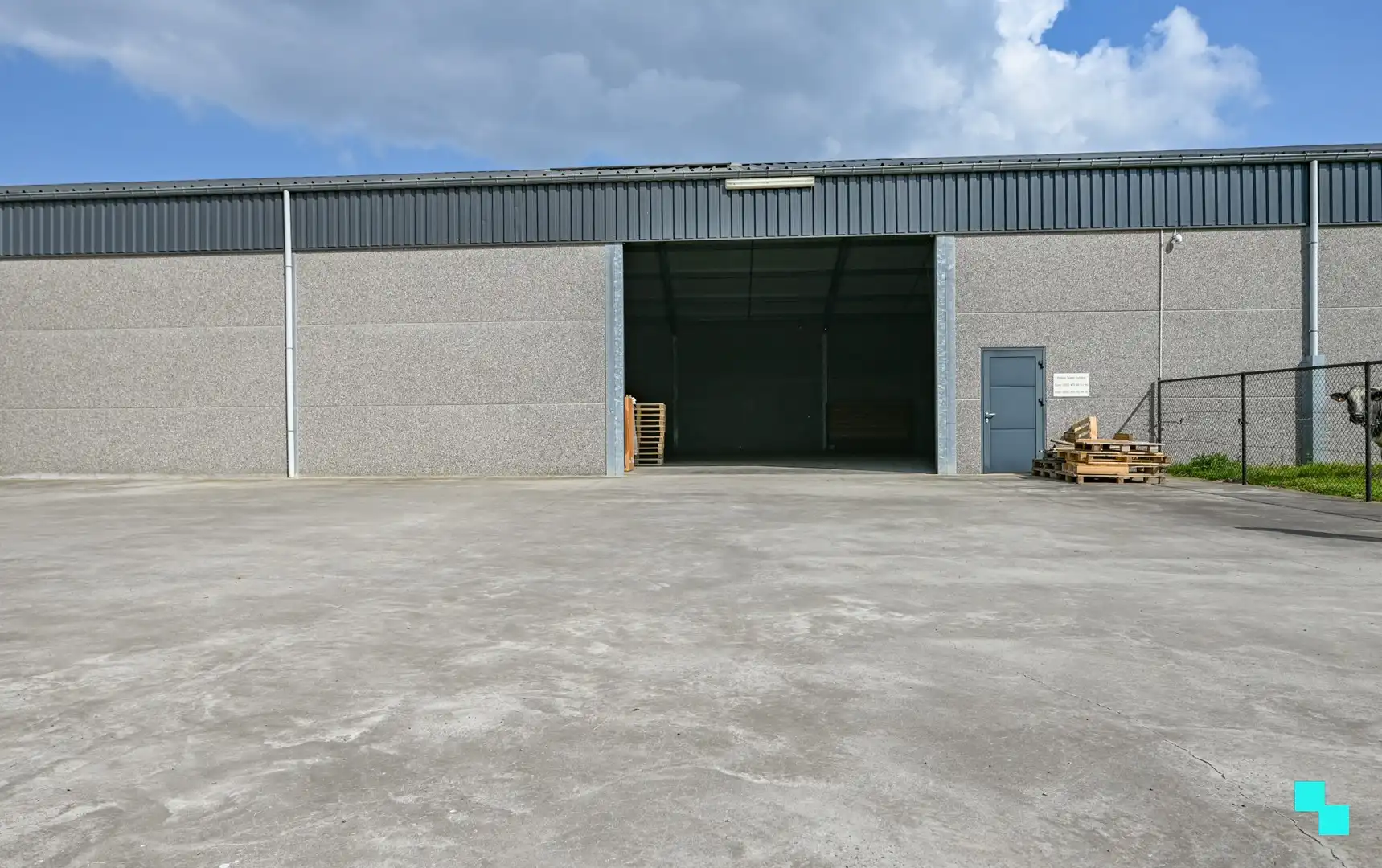 Loods van ca. 720 m² te Roeselare (Oekene), grens Izegem foto 6