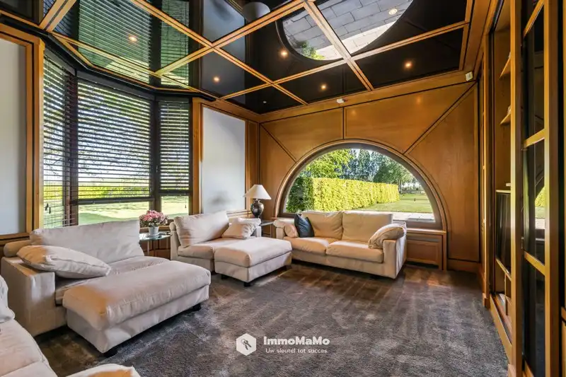 UNIEKE VILLA MET BINNENZWEMBAD EN PAARDENSTALLEN OP EEN TOPLOCATIE TE KOOP IN MENDONK (GENT) foto 9
