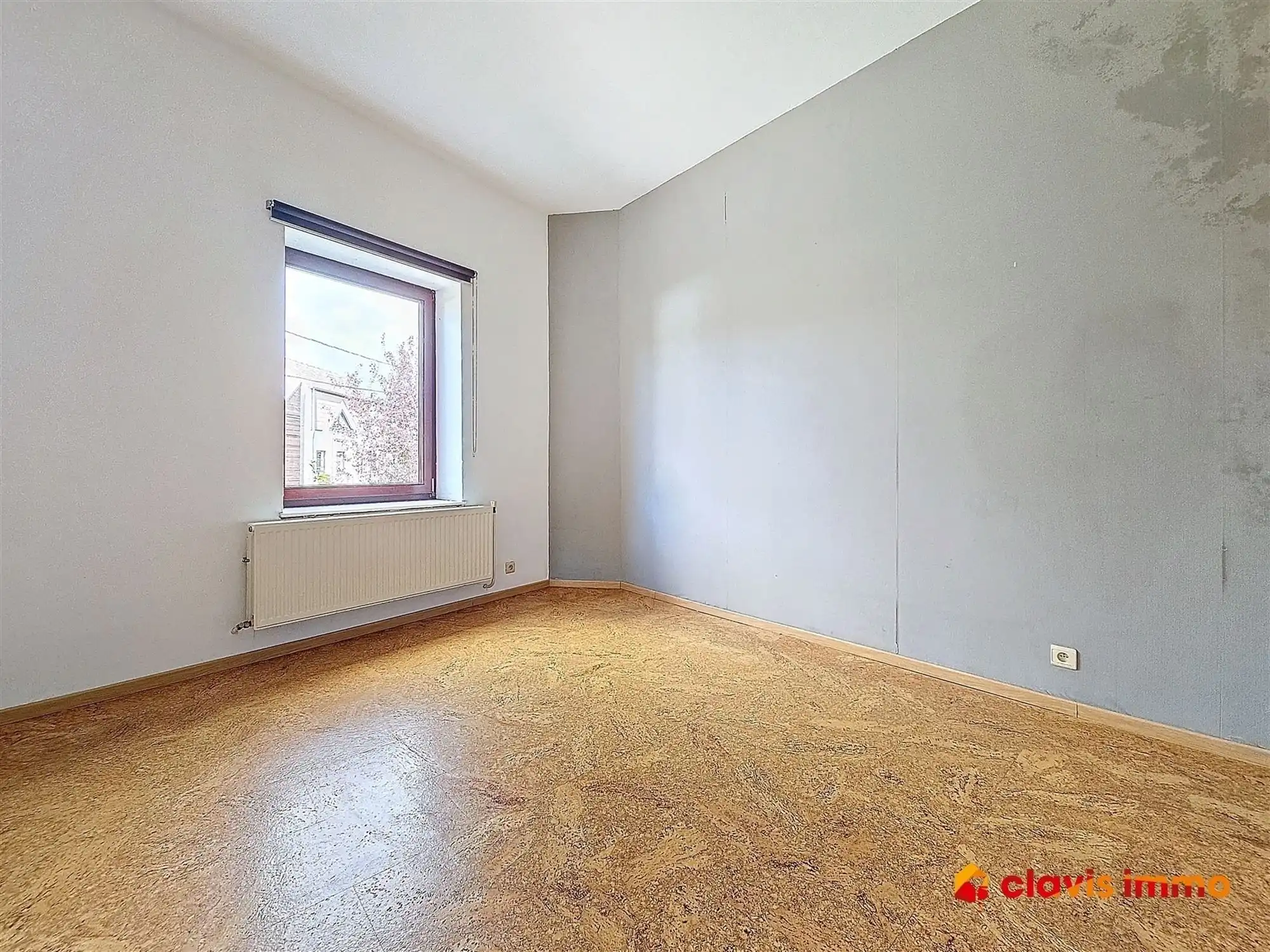 Appartementsgebouw met twee eenheden en huisje foto 11