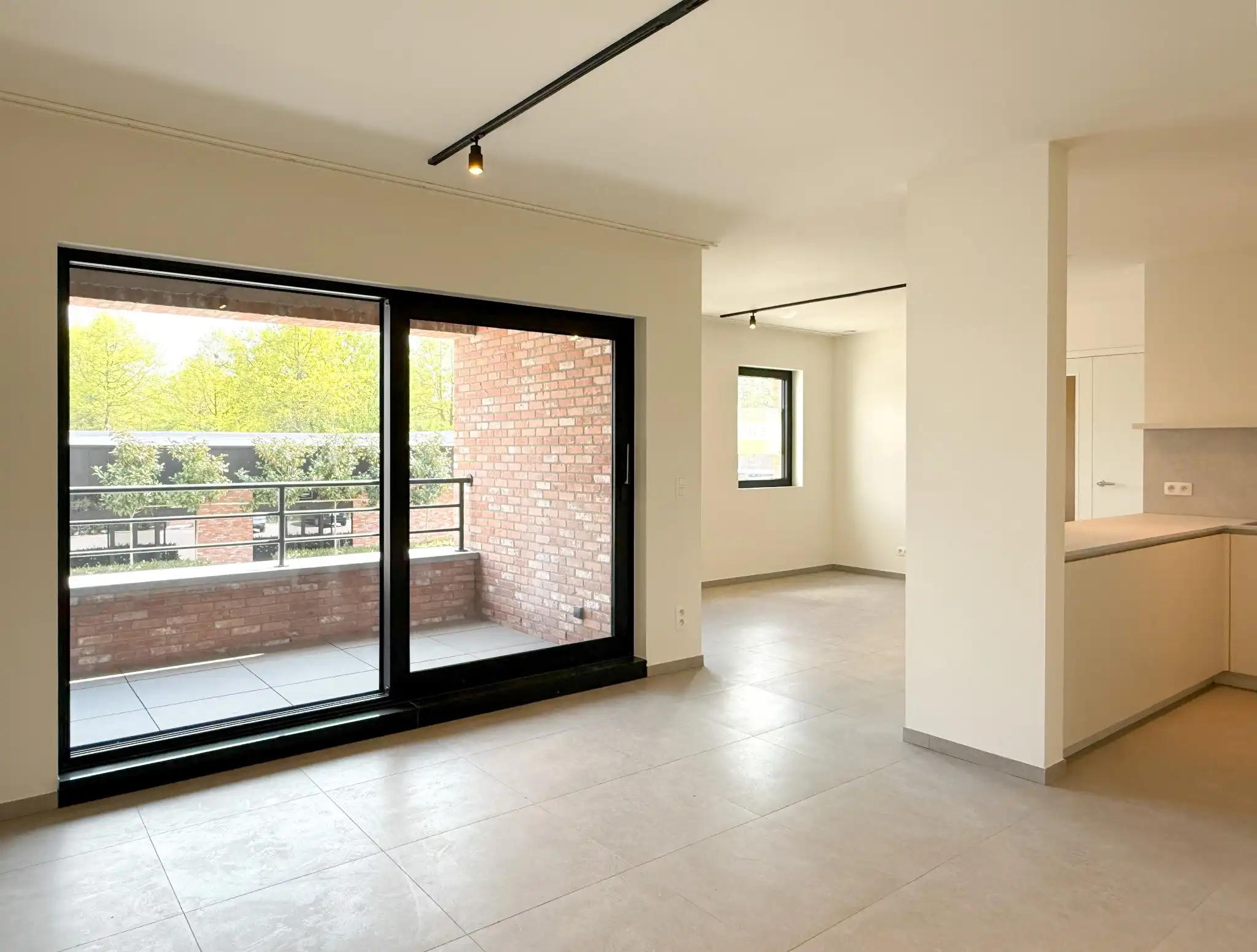 Lichtrijk nieuwbouwappartement met twee slaapkamers, terras en autostaanplaats foto 3