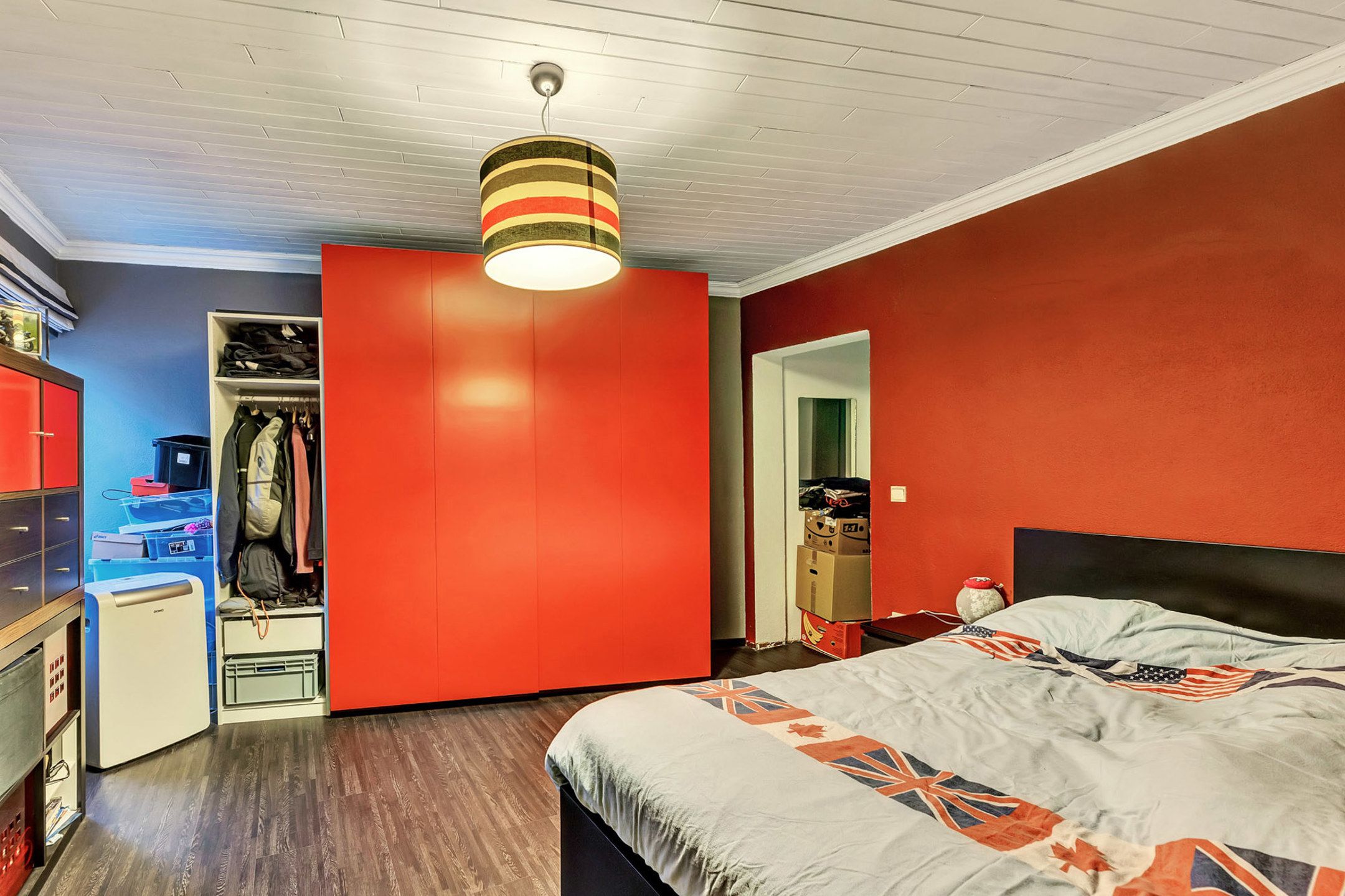 Gesloten bebouwing met 4 slaapkamers en tuin foto 12