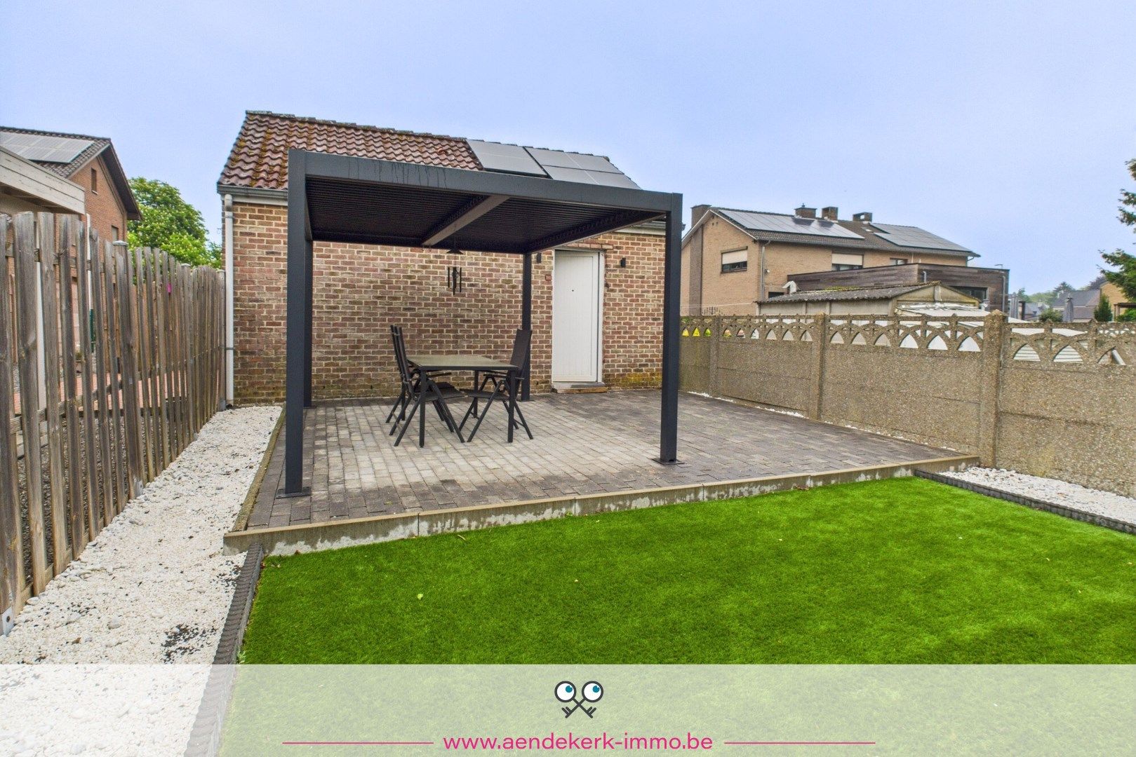 Gelijkvloers appartement met garage en tuin foto 23