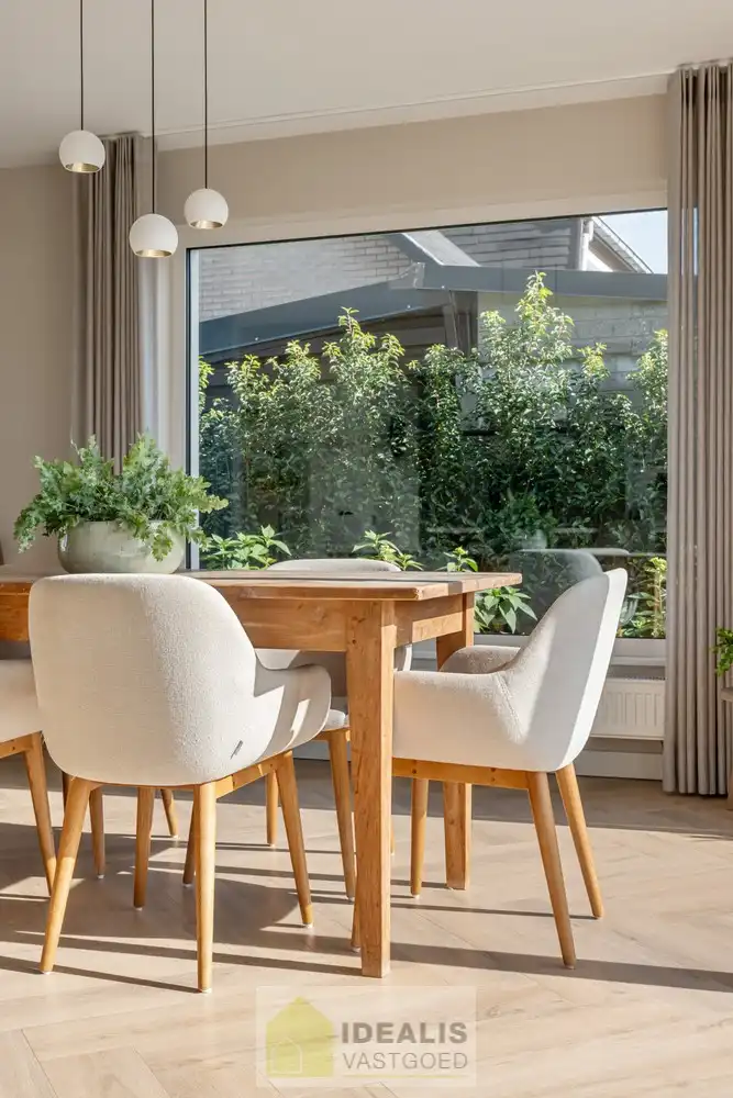 IDEALIS VASTGOED – Een prachtige instapklare woning in het fijne Hamont op een steenworp van de NL-grens! foto 13