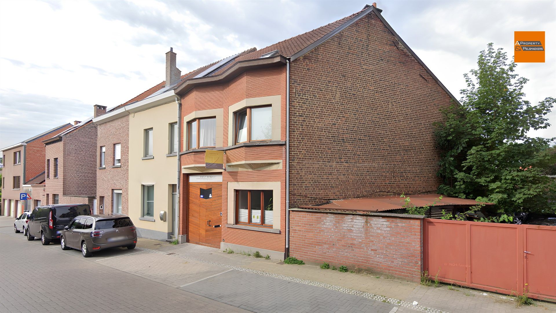 Stijlvolle woning met 4 slaapkamers, zwembad en ruime tuin - Wezembeek-Oppem  foto {{pictureIndex}}