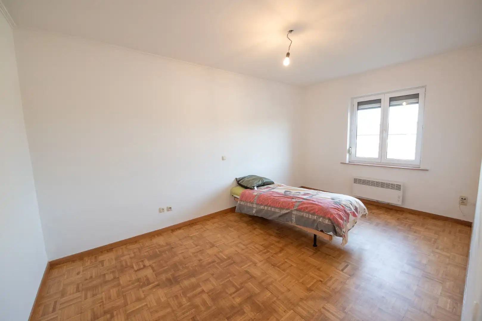 Instapklare woning met tuin en 2 garages in Oeselgem. foto 8