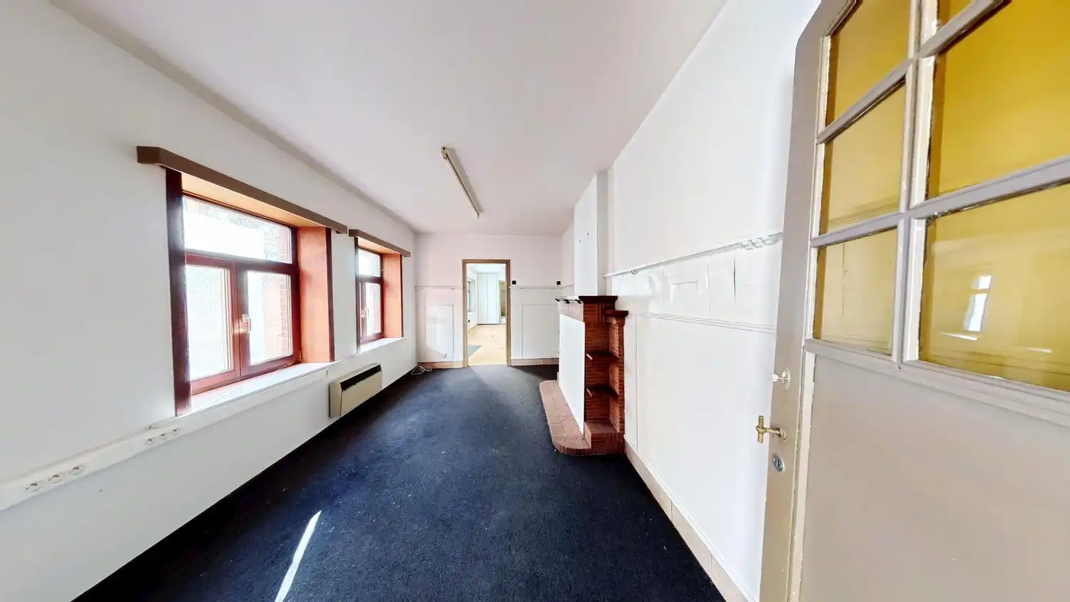 Handelspand met zeer ruim appartement in het centrum Brakel! foto 6