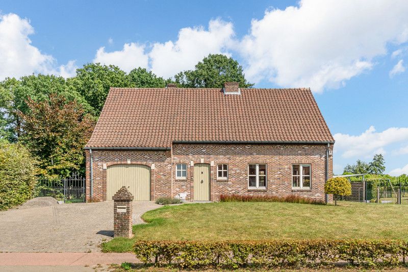 Ruime, landelijke gezinswoning op 13are foto {{pictureIndex}}
