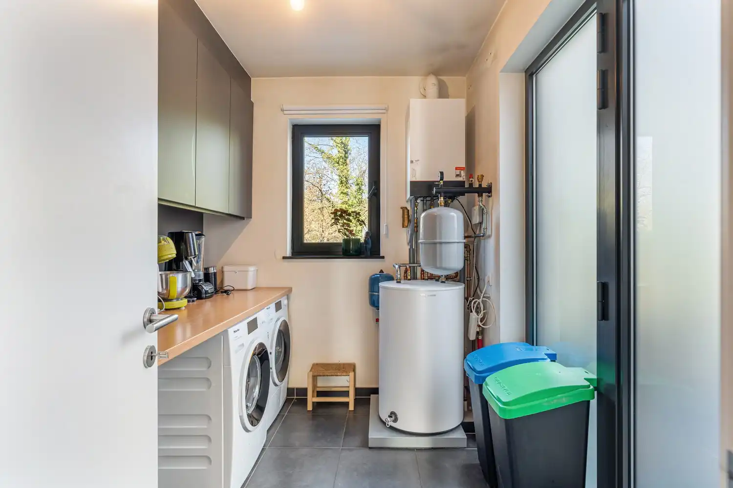 Moderne en energiezuinige(A-label) woning met 4 ruime slaapkamers, 2 badkamers, 2 autostaanplaatsen, een ruime kelder en een tuin te Kessel-Lo! foto 8