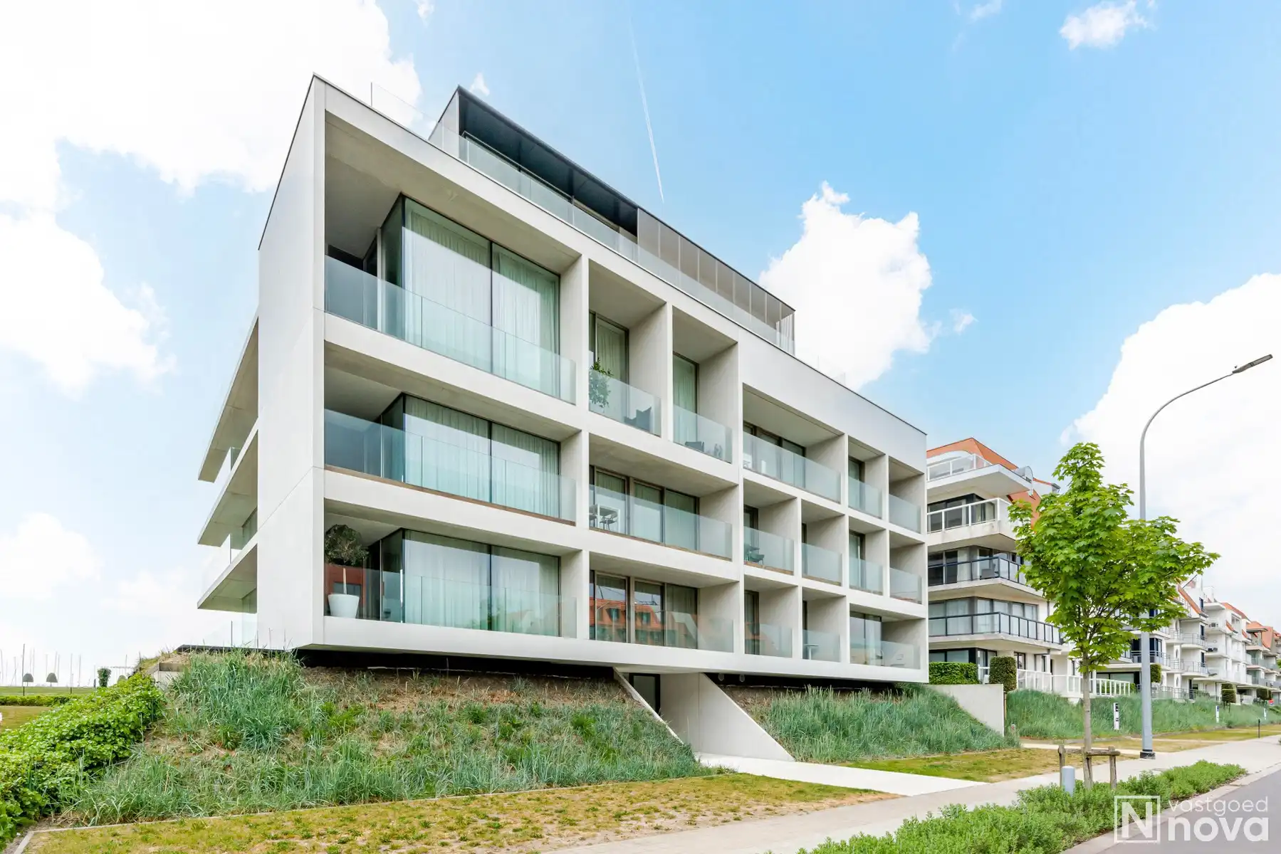 High-end afgewerkt 3-slaapkamer appartement - subliem zicht foto {{pictureIndex}}